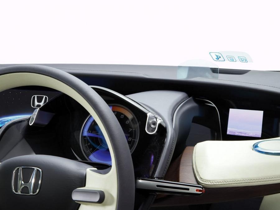 Панель приборов Honda FCX Concept 2005 года  (фото 15 из 43)